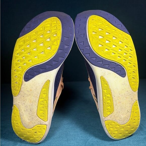 Size 8.5 - Women’s New Balance FuelCell Rebel V2 shoes - Picture 8 of 9